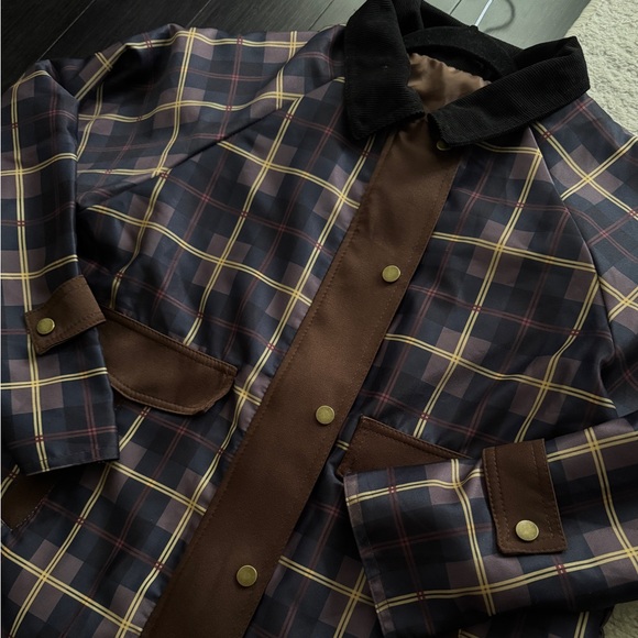 Lightweight Plaid Jacket with Brown Accents - Picture 5 of 11